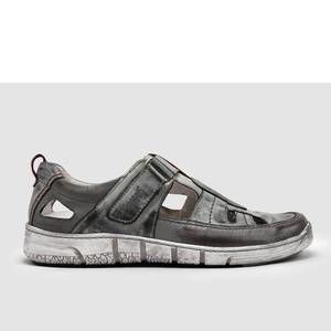 NEW KCR GROUP men's all-day closed-toe leather sandal in grey